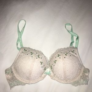 Victoria’s Secret white bra
